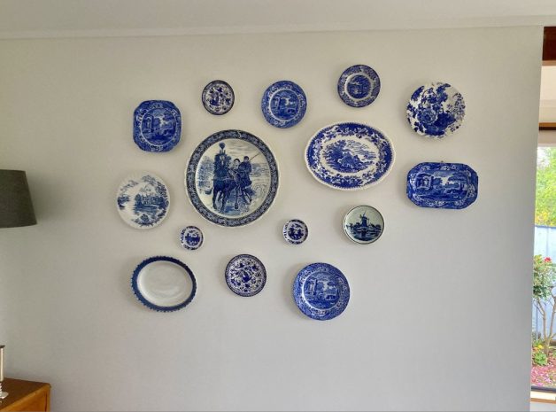 Hanging a stack of plates B