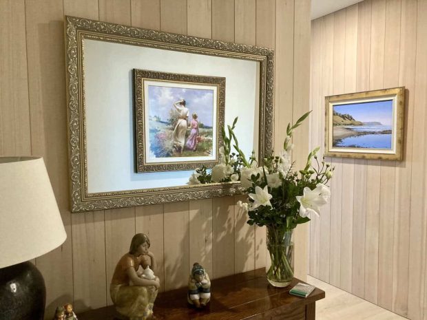 Mirror reflecting painting